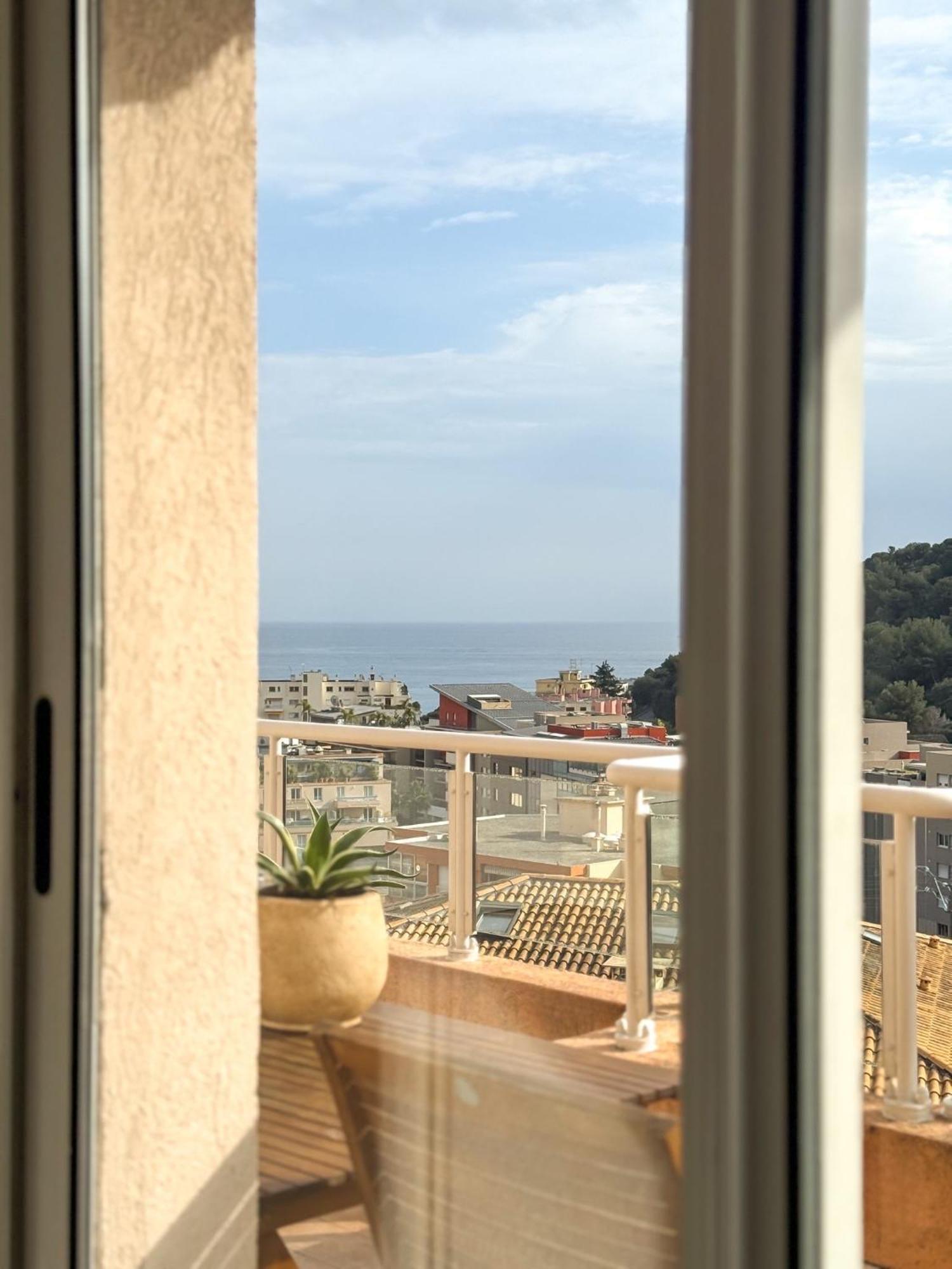 Coquet Appartement Avec Le Terrasse Sur Le Mer 罗克布吕讷-卡普马丹 外观 照片